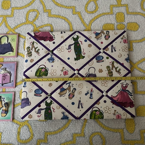Fashion-Themed Memo Board with Accessories - Picture 7 of 11
